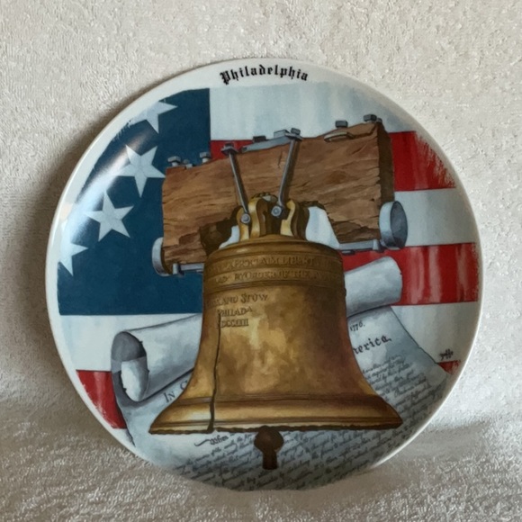 Philadelphia Collector Plate by Walter Seibold - Picture 1 of 4